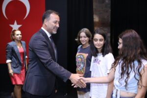 SİLİVRİ BELEDİYESİ YKS VE LGS’DE DERECEYE GİREN ÖĞRENCİLERİ ÖDÜLLENDİRDİ