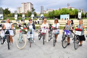 ‘SÜSLÜ KADINLAR’ BEYLİKDÜZÜ’NDE PEDAL ÇEVİRDİ