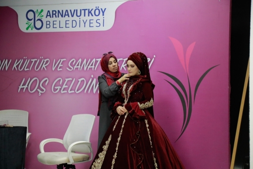 AYŞENAZ KARA, ARNAVUTKÖYLÜ KADINLARLA BULUŞTU