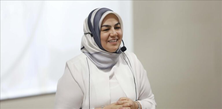 ERGENLİKTE ANAHTAR NOKTA: DOĞRU VE YERİNDE İLETİŞİM