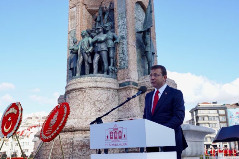 İSTANBUL’UN KURTULUŞU’ TAKSİM’DE KUTLANDI
