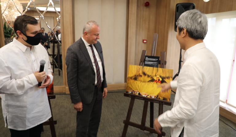 “Gülümseyin Philippines” Fotoğraf Sergisi Büyükçekmece’de açıldı