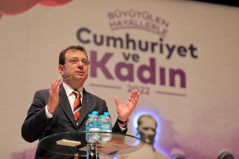 İMAMOĞLU ÇİFTİ ‘CUMHURİYET VE KADIN” ETKİNLİĞİNDE KONUŞTU