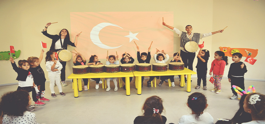 BEYLİKDÜZÜ’NDEKİ MİNİKLER İSTANBUL’UN KURTULUŞUNU KUTLADI