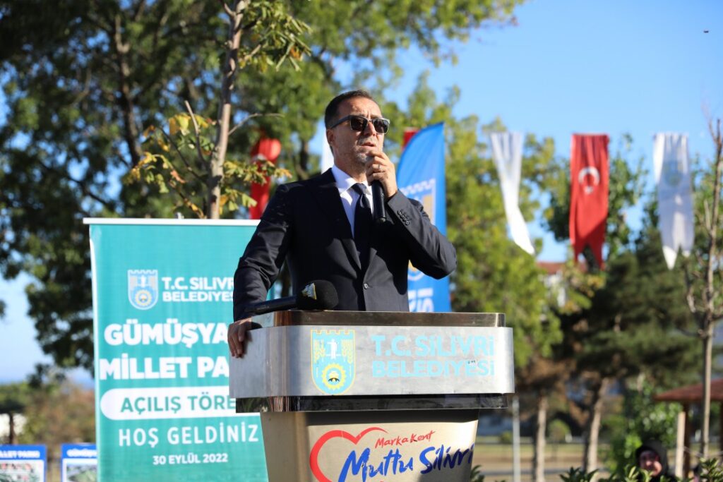 GÜMÜŞYAKA MİLLET PARKI COŞKUYLA HİZMETE AÇILDI