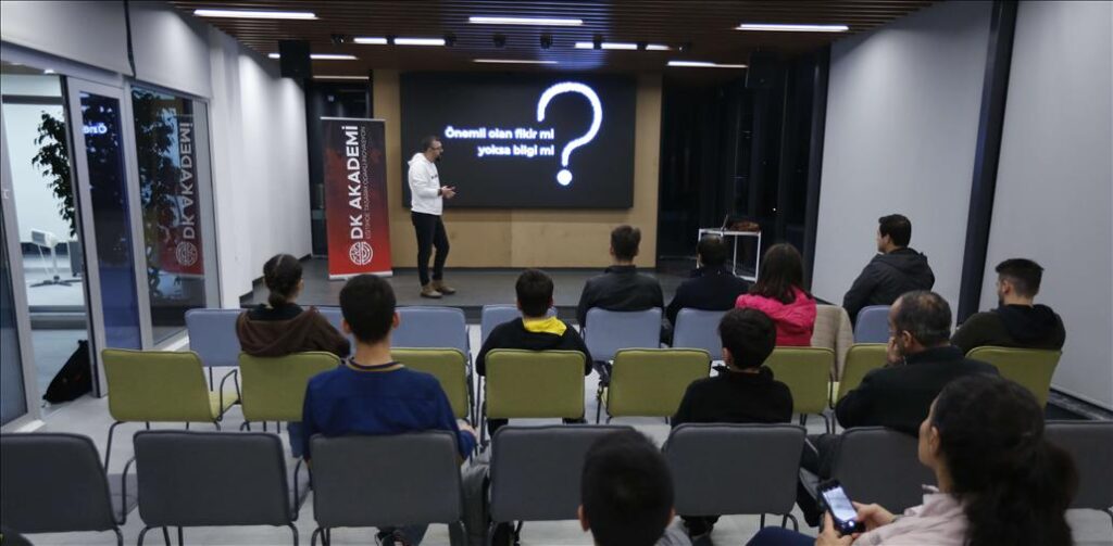 BAŞAKŞEHİR’DE ÜÇ TEKNOLOJİ EĞİTİMİ BİR ARADA