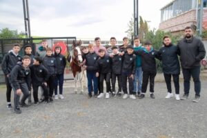 ÇOCUKLAR ARNAVUTKÖY’DE ATA BİNME HEYECANI YAŞADI