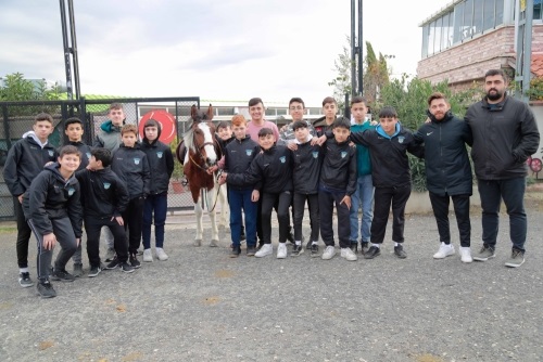 ÇOCUKLAR ARNAVUTKÖY’DE ATA BİNME HEYECANI YAŞADI