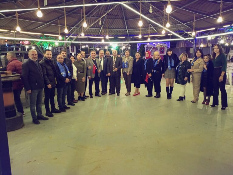 A. REFİK BEK, DELEGELERİ İLE YEMEKTE BULUŞTU