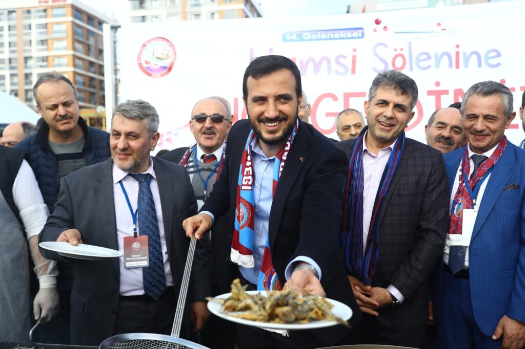 Bağcılar’da hamsi ve kemençe keyfi