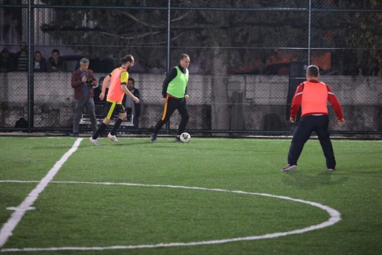 KURFALLI FUTBOL SAHASI GÖSTERİ MAÇIYLA AÇILDI