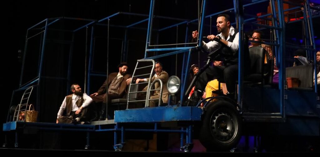 “MAVİ KUŞ” İLK GÜNKÜ HEYECANLA SAHNEDE