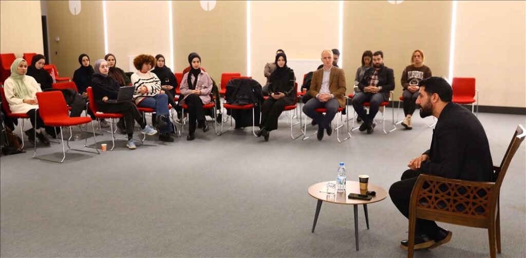 KAMPÜS KARİYER GENÇLERE YOL GÖSTERMEYE DEVAM EDİYOR