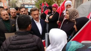 Bahçelievler Belediye Başkanı Bahadır’dan evlat nöbetindeki ailelere ziyaret