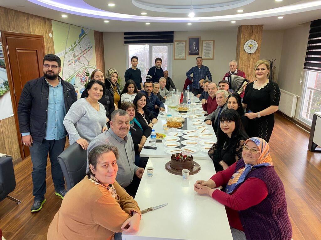 İYİ DOSTLARDAN DOĞUM GÜNÜ SÜRPRİZİ