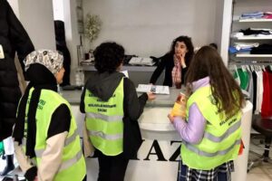 SİLİVRİ BELEDİYESİ VATANDAŞLARI SIFIR ATIK KONUSUNDA BİLGİLENDİRİYOR