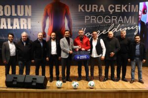 Futbolun babaları, sahaya çıkıyor