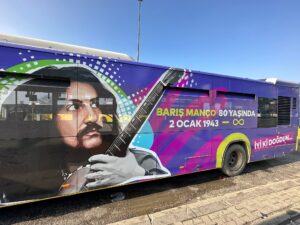 BARIŞ MANÇO İÇİN YOLLARDA