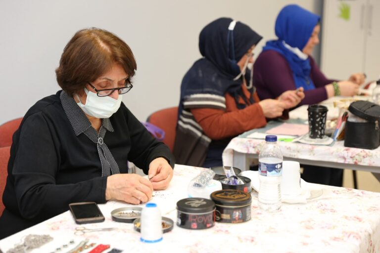 SANAT VE MESLEK KURSLARI DEVAM EDİYOR