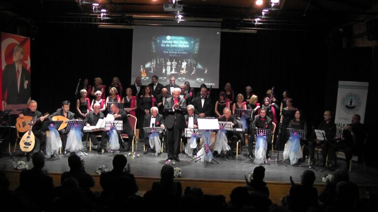 ŞEF BEKİR SITKI DEDEHAYIR YÖNETİMİNDEKİ “ŞARKILAR BİZİ SÖYLER,BİZ DE ŞARKI SÖYLERİZ” SİLİVRİ KONSERİ ,SİLİVRİYİ SALLADI