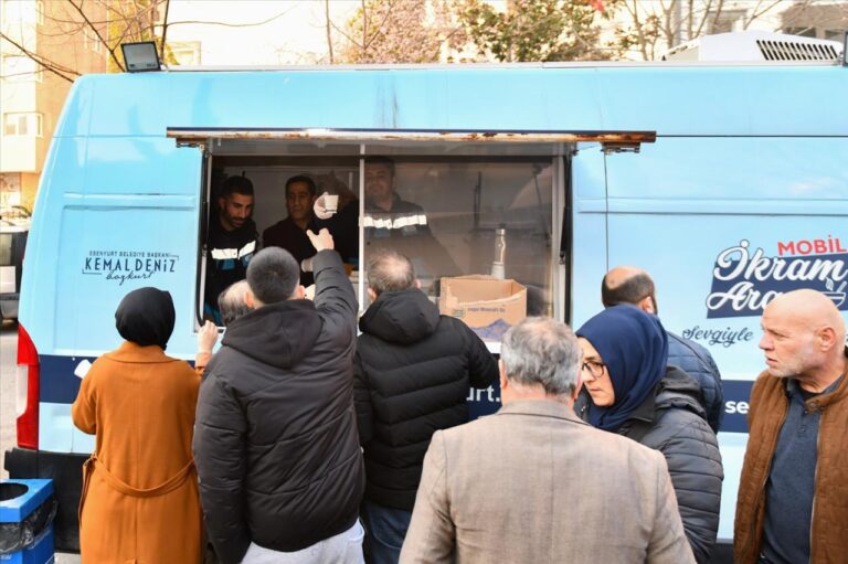 Esenyurt Belediyesi’nden EYT’lilere Destek