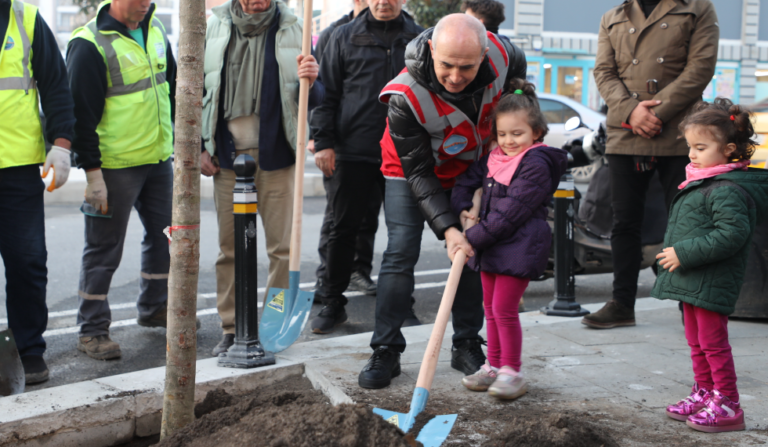 2023 yılına Manolya ve Ginkgo ağacı dikerek girdiler