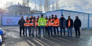 Enkaz altındaki duyma engelli annesine saatlerce seslendi