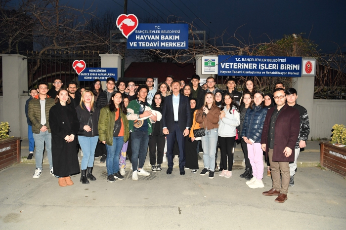 Genç Hayvanseverlerden Kedi Düşmanına Tepki