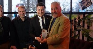 YEŞİLÇAM’IN KÖTÜ ADAMI HİKMET TAŞDEMİR SİLİVRİ’DE SEVENLERİYLE BULUŞTU