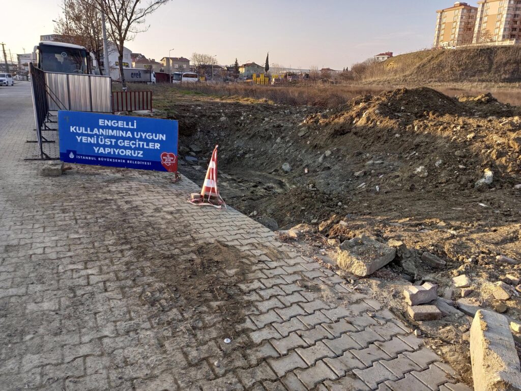 BİR TÜRLÜ BAŞLANAMAYAN ÜST GEÇİT