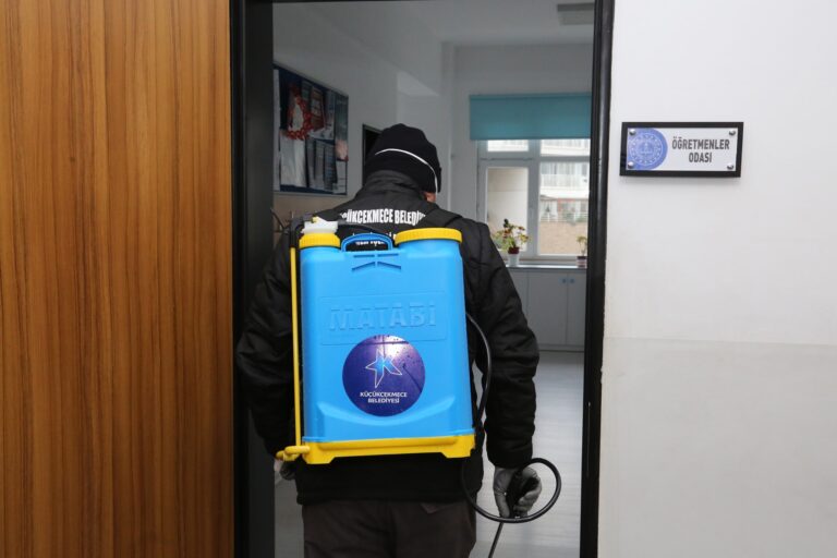 200 OKULDA DEZENFEKSİYON VE İLAÇLAMA ÇALIŞMASI YÜRÜTÜLÜYOR