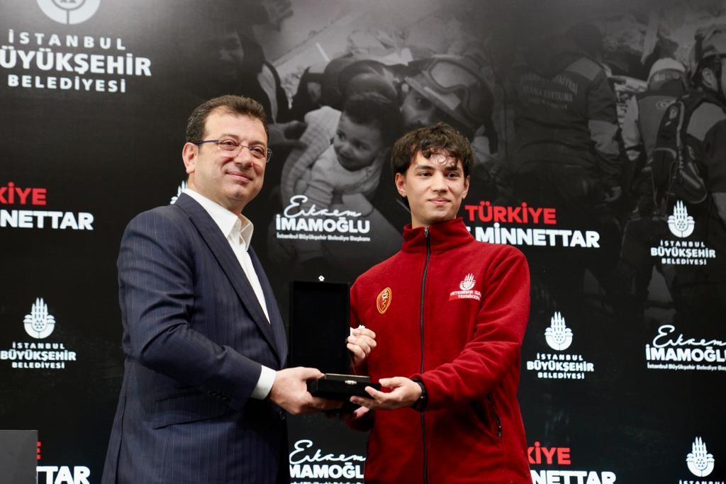 İMAMOĞLU DEPREM BÖLGESİNDE ÖZVERİYLE ÇALIŞAN 2 BİN 800 PERSONELLE BULUŞTU