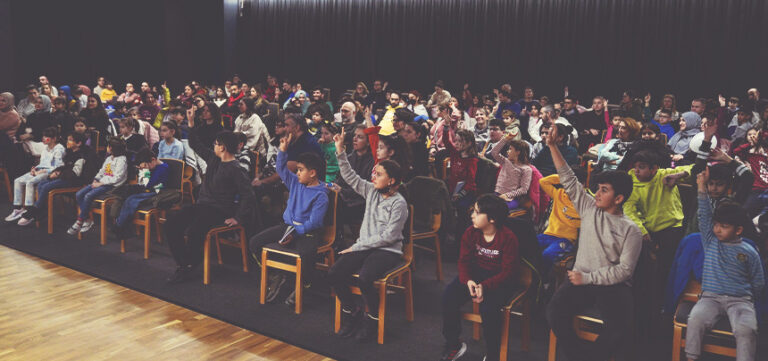 BEYLİKDÜZÜ’NDE YARIYIL ŞENLİKLERİ RENKLİ GÖRÜNTÜLÜRE SAHNE OLUYOR