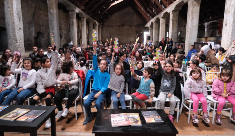 Büyükçekmeceli çocuklar Karagöz ve Hacivat gösterilerinde bir araya geldi