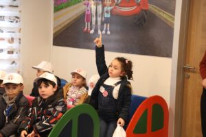 ÇOCUKLARA OTOBÜSTE DEPREM EĞİTİMİ