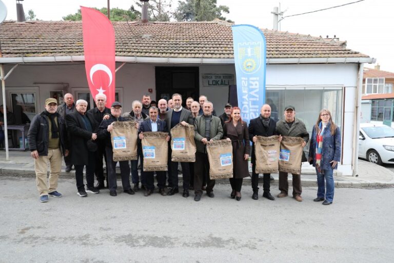 SİLİVRİLİ ÇİFTÇİLER MİLLİ AYÇİÇEK TOHUMU SEVİNCİ YAŞIYOR