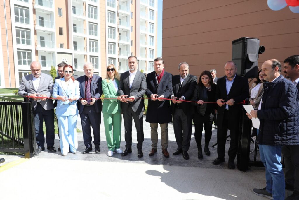 VARNALI KONUTLARINDA ANAHTAR VE TAPU TESLİM SEVİNCİ