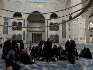 DEPREMZEDE KADINLARA MORAL GEZİSİ DÜZENLENDİ