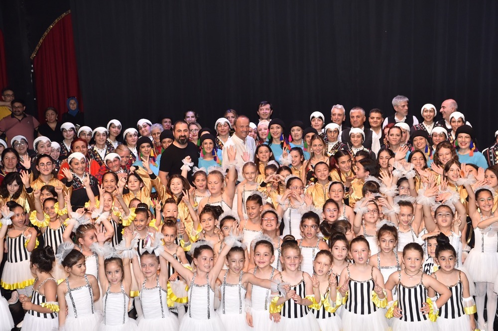 KURSİYERLERİN YIL SONU GÖSTERİSİNE YOĞUN İLGİ