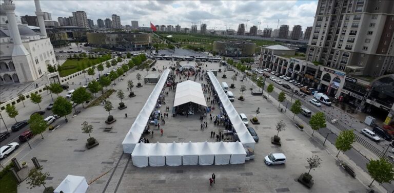 BAŞAKŞEHİR BELEDİYESİ GENÇLERİ GELECEĞE HAZIRLIYOR