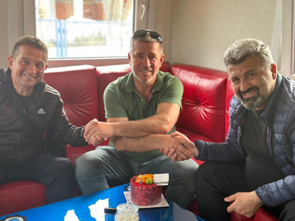 KİLCİ’YE SÜRPRİZ DOĞUM GÜNÜ PASTASI