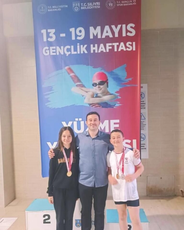 ÇAĞRIBEY ORTAOKULU YÜZMEDE FARK YARATTI