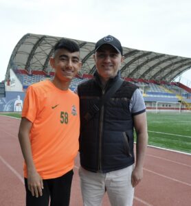 YUNUS EMRE BABASININ YOLUNDA