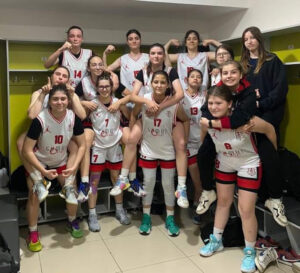 B.KILIÇLISPORLU KIZLARIMIZ ŞAMPİYONLUĞA KOŞUYOR