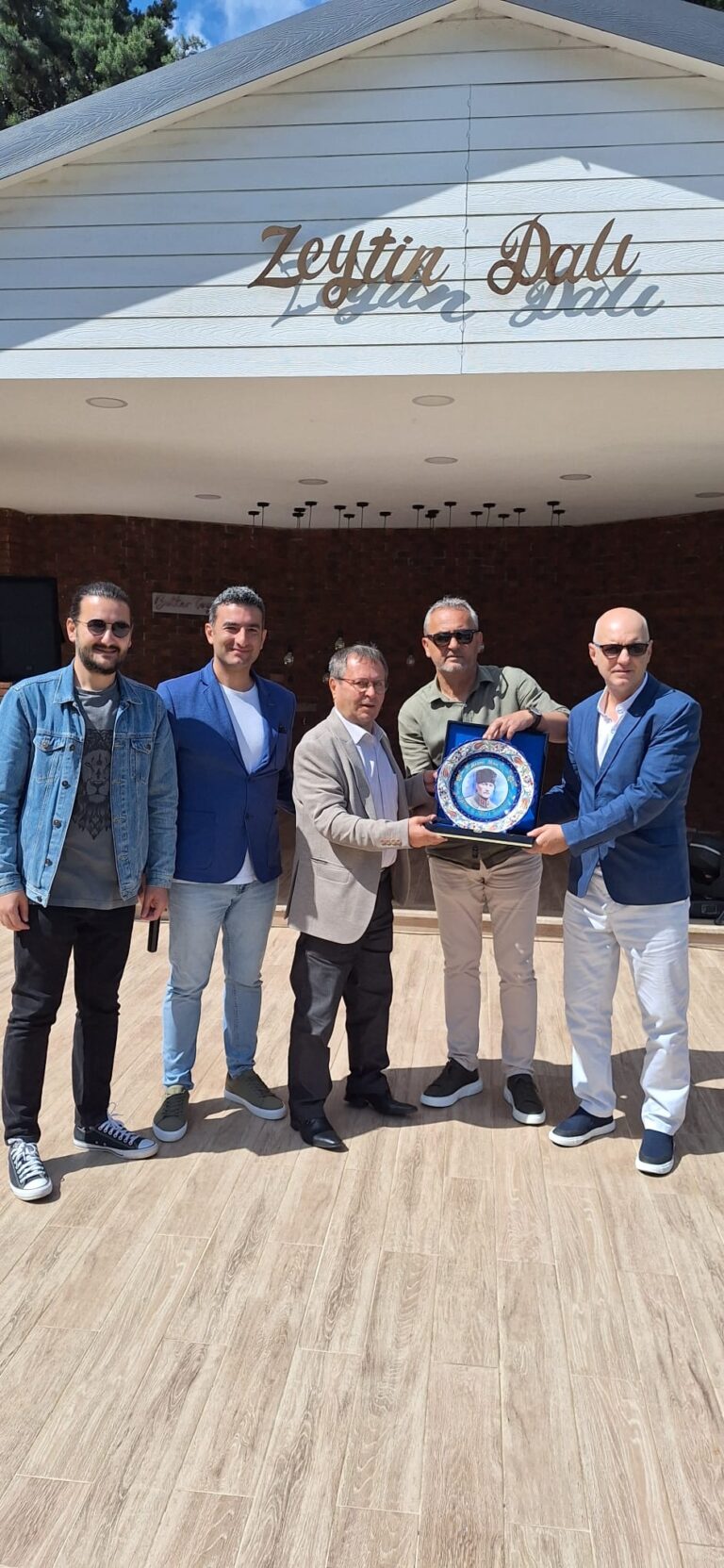 SİLİVRİ’NİN YETKİLİ SENDİKASI EĞİTİM-İŞ ÜYELERİYLE BİRLİKTE DAYANIŞMA KAHVALTISI DÜZENLEDİ