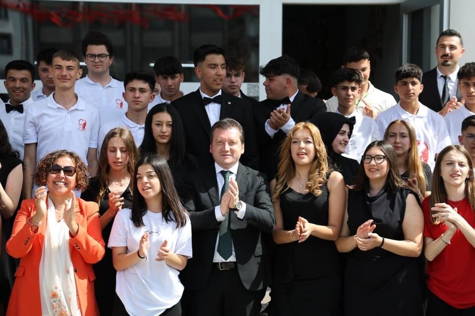 BAŞKAN BALCIOĞLU GENÇLERİ YALNIZ BIRAKMADI