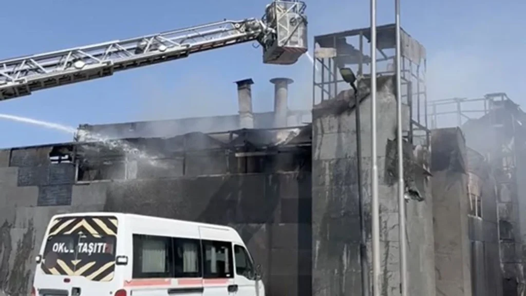 Silivri’de fabrikada yangın