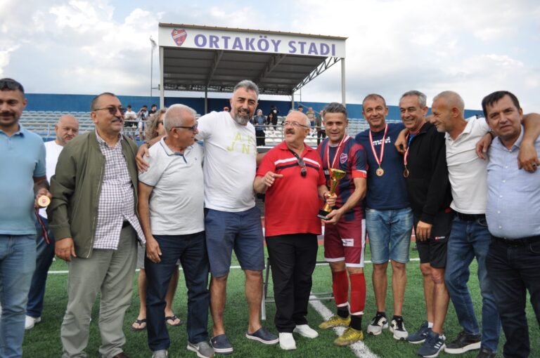 SPONSORLAR ŞAMPİYONU YALNIZ BIRAKMADI