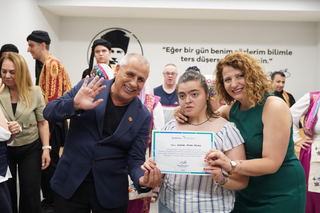 BEYLİKDÜZÜ ENGELSİZ YAŞAM MERKEZİ’NDE KARNE  HEYECANI