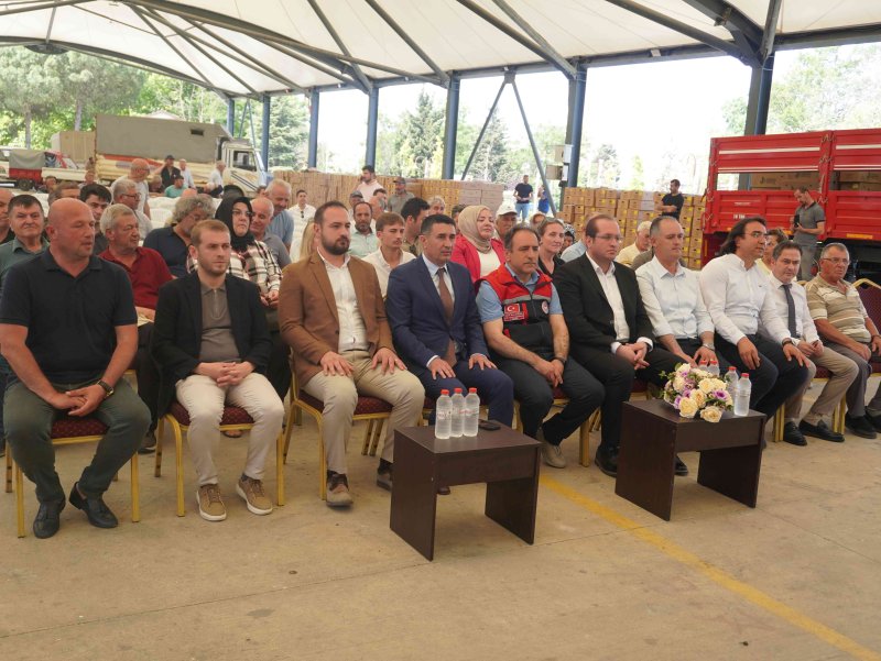 Silivri İlçe Tarım ve Orman Müdürlüğü, Değirmenköylü çiftçilere domates ve kapya biber fidesi dağıttı